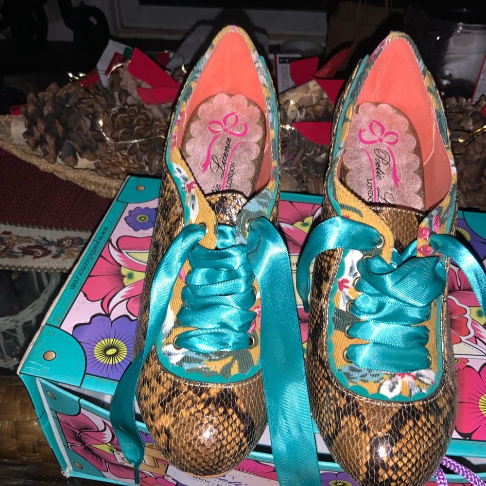 BNIB Poetic License Teal and Brown Patterned HeelsPoetic License size 40